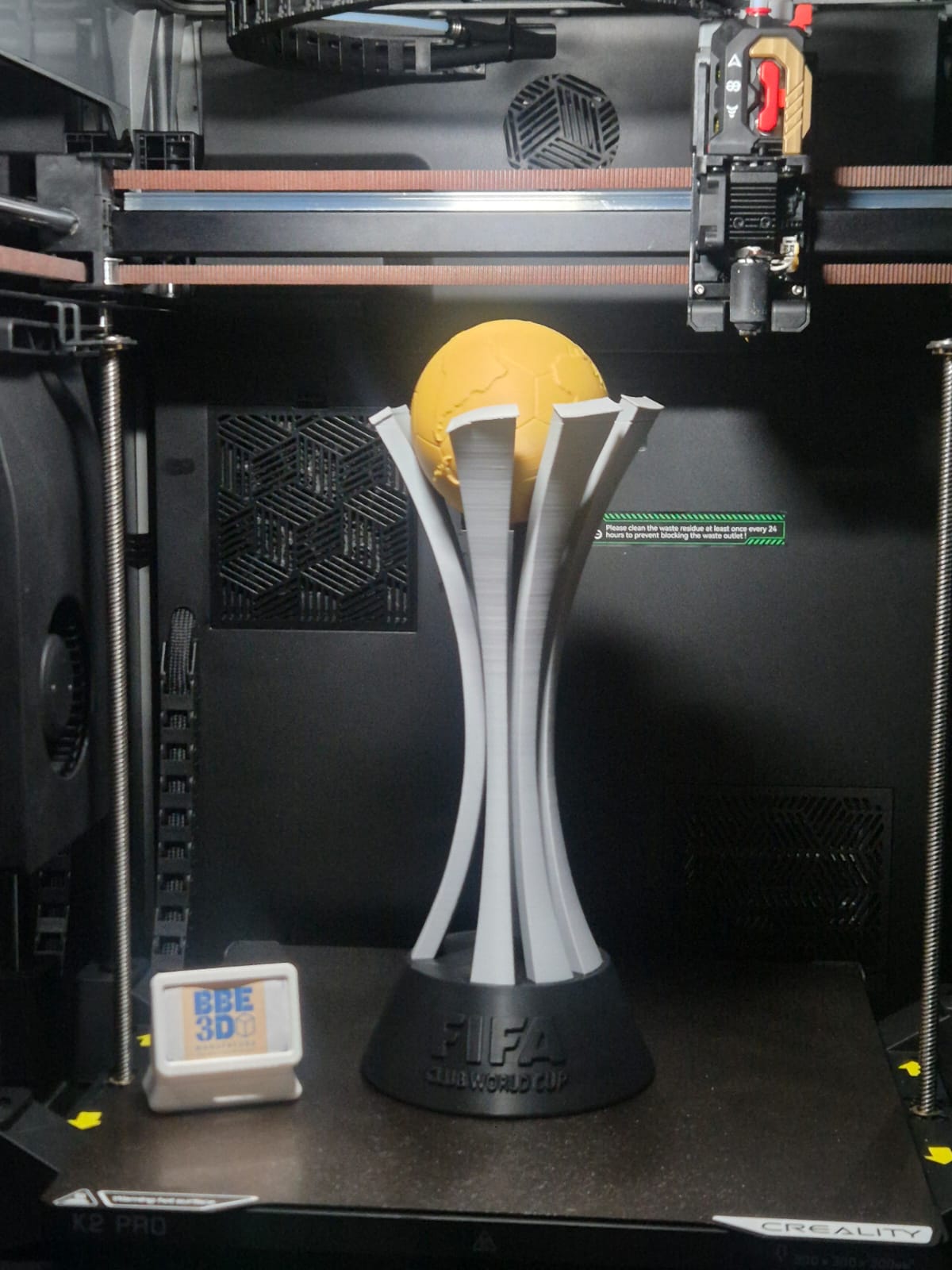 Detalhe do troféu temático impresso e montado